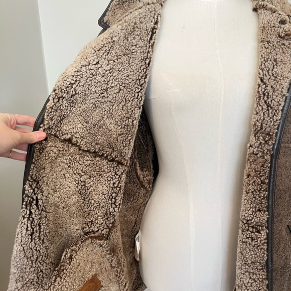 1980s Genuine Shearling Winter Coat Made in Canada - Picture 9 of 13